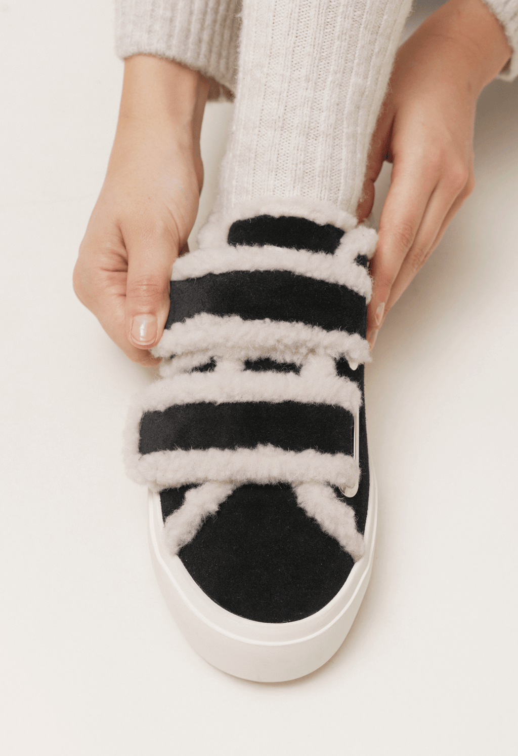 Sneakers con strappo Inuikii Shearling Low Velcro, colore Nero, immagine 8 di 8
