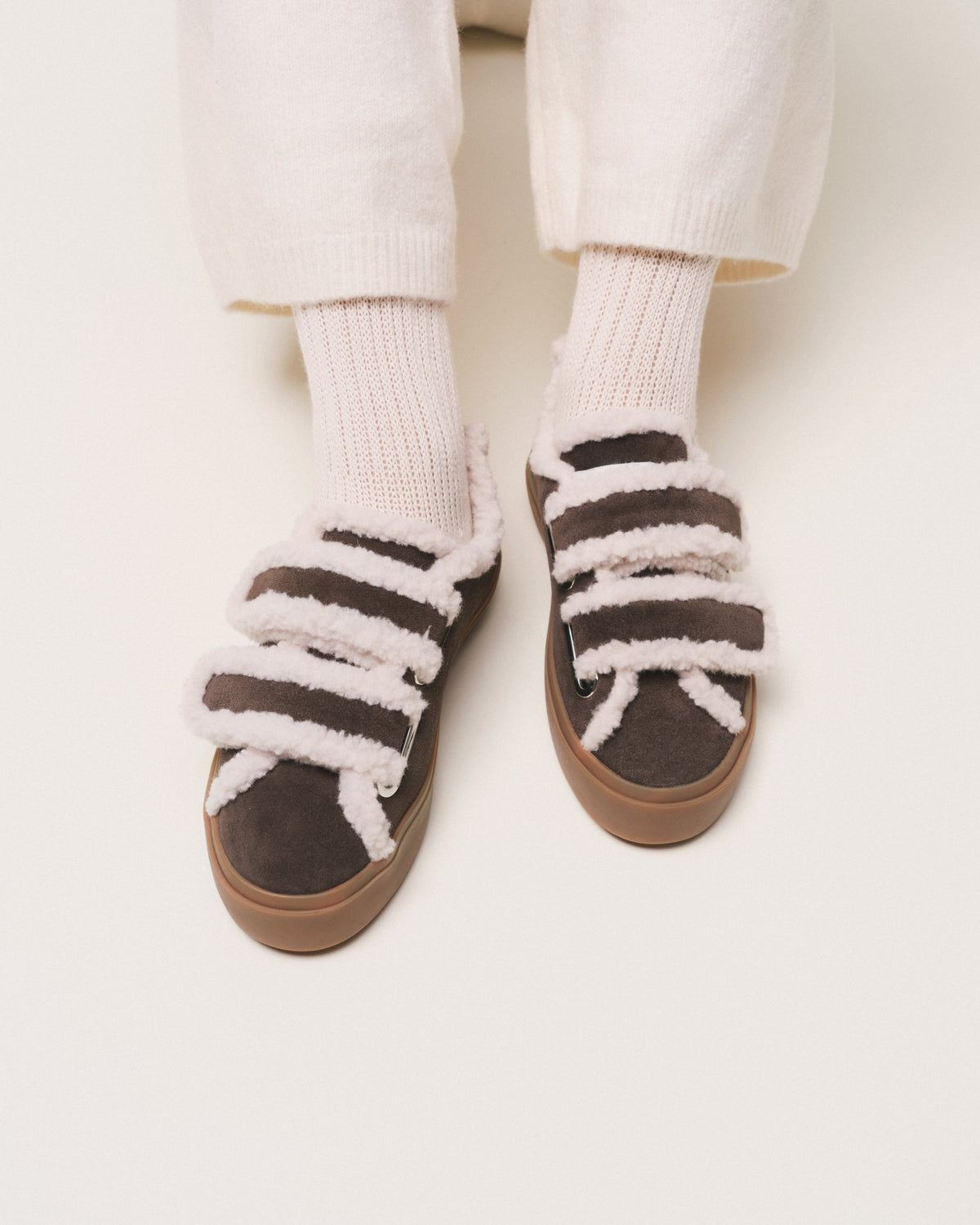 Sneakers con strappo Inuikii Shearling Low Velcro, colore Marrone scuro, immagine 5 di 6