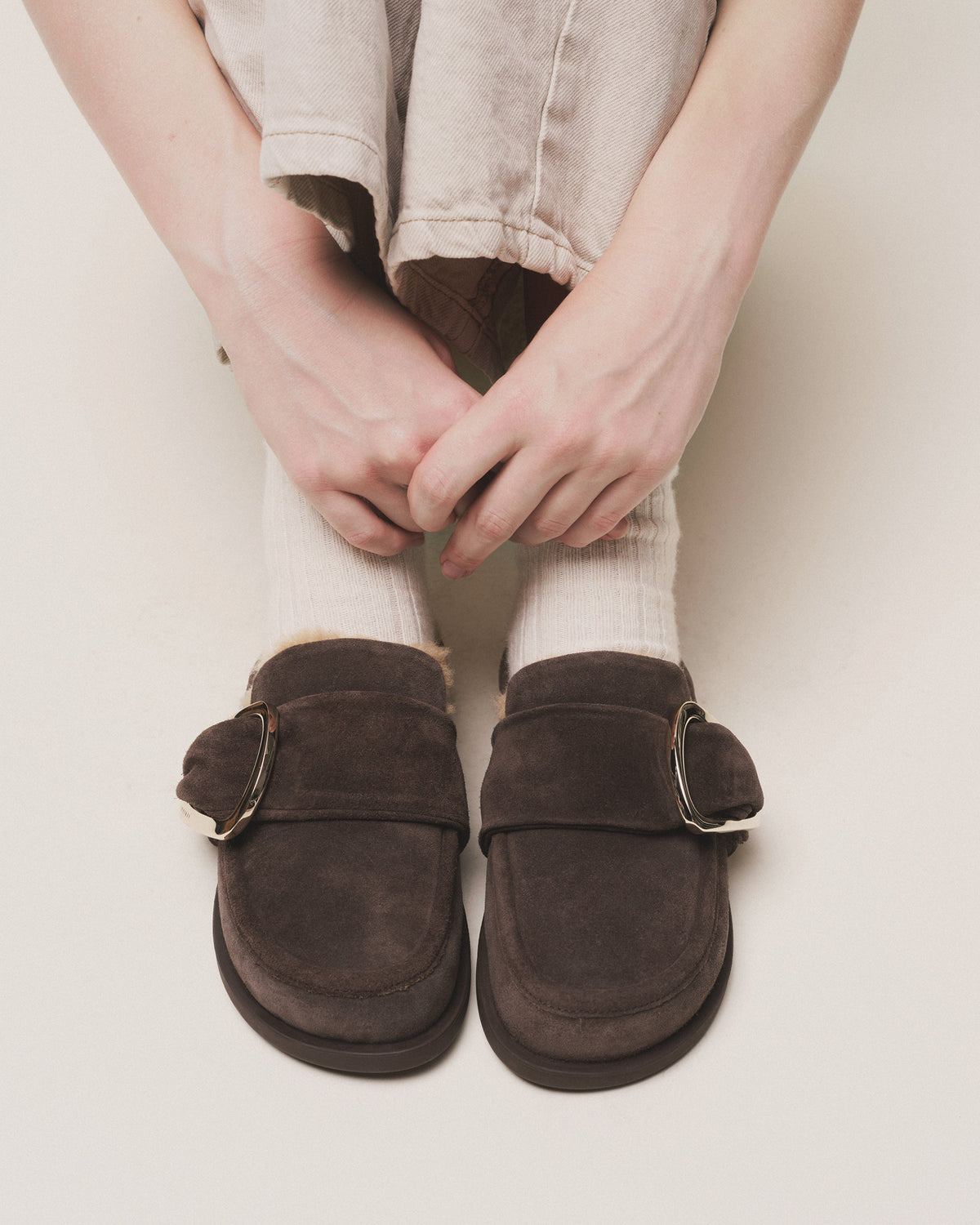 Zoccolo Inuikii Shearling Mule Soft in scamosciato foderato in lana, colore Marrone scuro, immagine 4 di 5