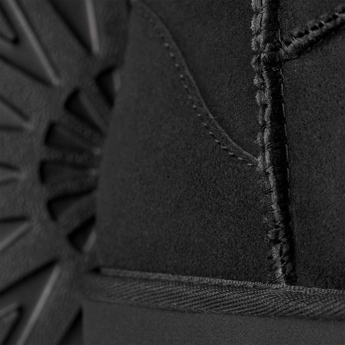 Stivaletto UGG Classic Mini II in pelle scamosciata, colore Nero, immagine 5 di 7