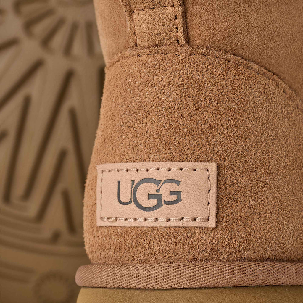 Stivaletto UGG Classic Mini II in pelle scamosciata, colore Chestnut, immagine 5 di 8