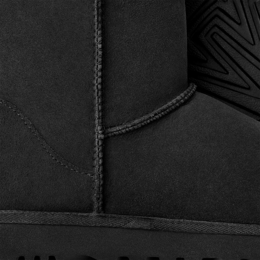Stivale UGG Classic Short II in pelle scamosciata con gambale risvoltabile, colore Nero, immagine 5 di 7