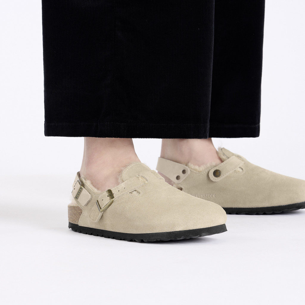 Zoccolo Birkenstock Tokio Shearling con cinturino al tallone, colore Tortora, primo piano