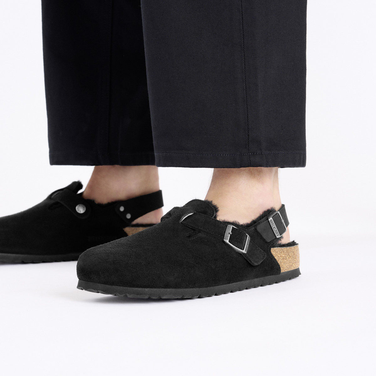 Zoccolo Birkenstock Tokio Shearling con cinturino al tallone, colore Nero, primo piano