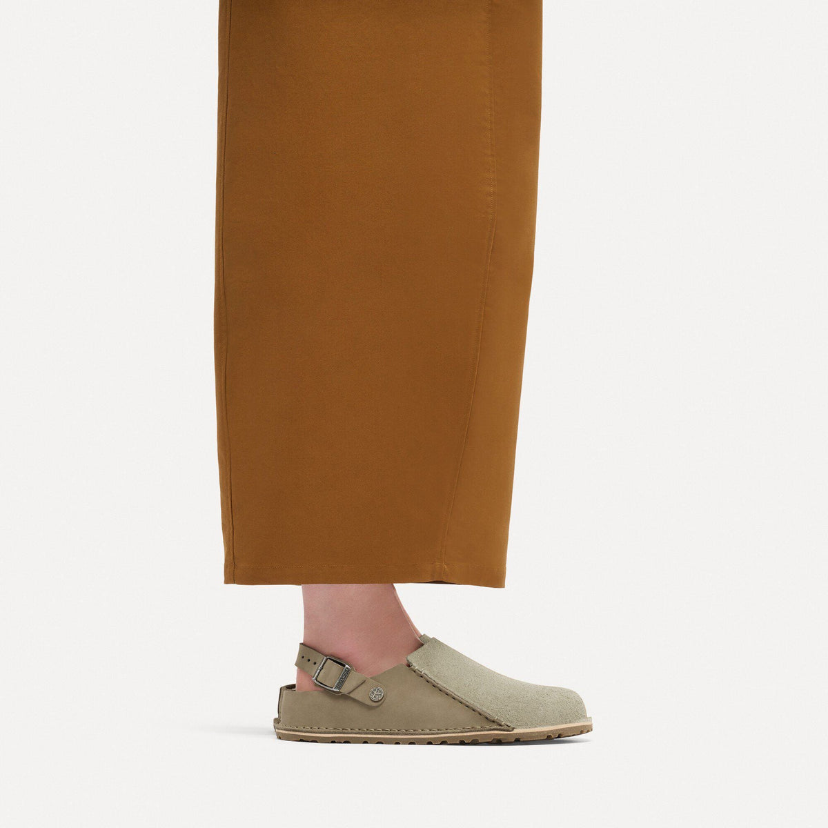 Pantofola in scamosciato e nabuk Birkenstock Lutry Premium Shearling, colore Tortora, foto look