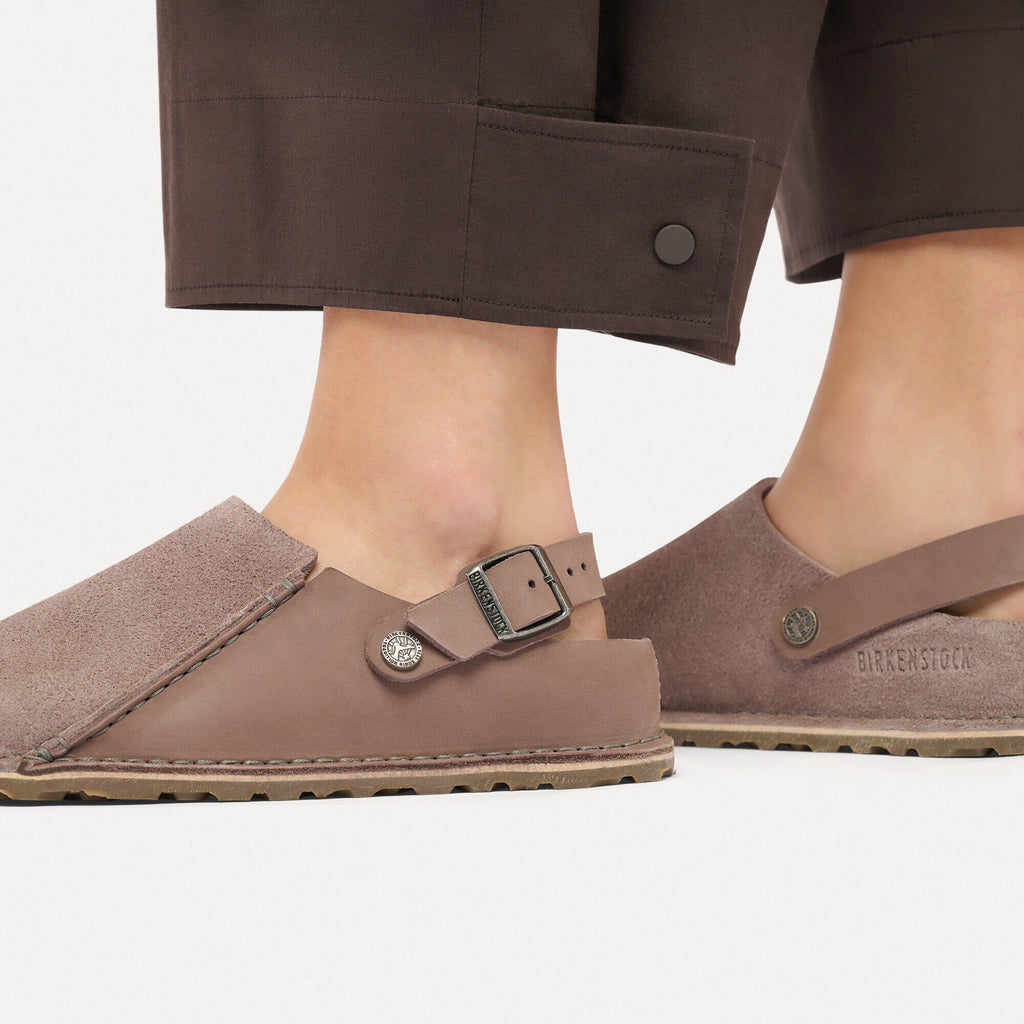 Pantofola in scamosciato e nabuk Birkenstock Lutry Premium Shearling, colore Faded Purple, primo piano