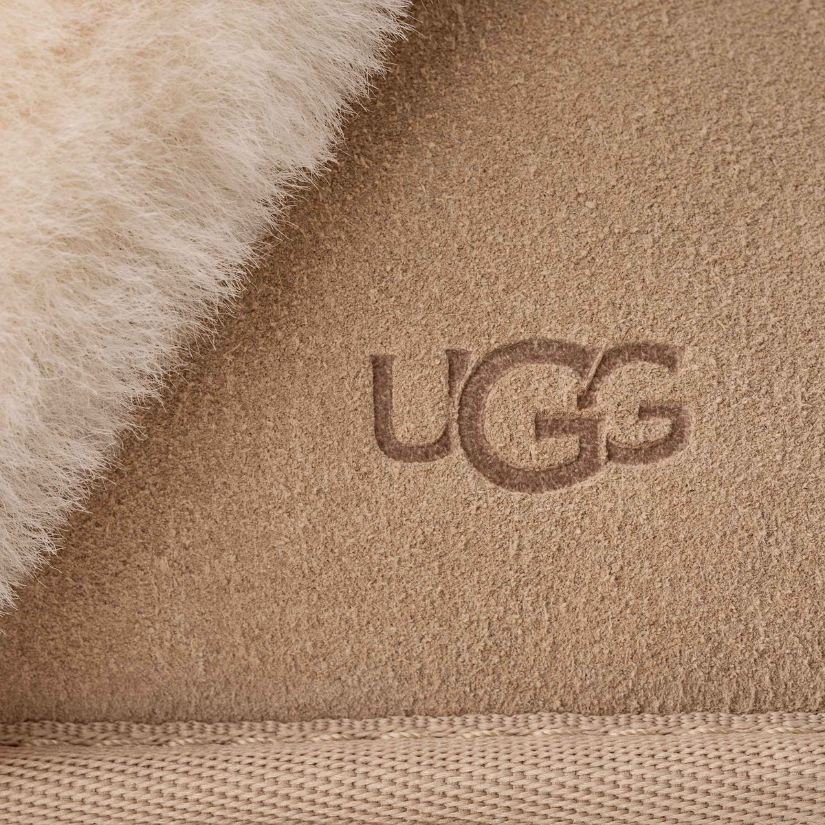 Pantofola slip-on UGG Scuffette II in pelle scamosciata, colore Sand, immagine 5 di 8