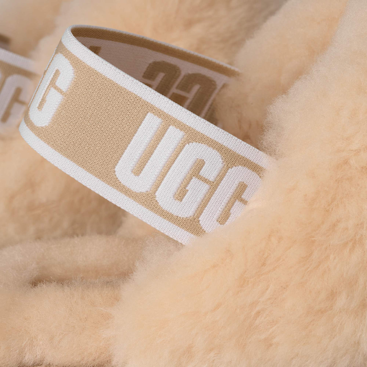 Ciabatta con plateau UGG Funkette in pelle scamosciata, colore Mustard Seed, immagine 4 di 6