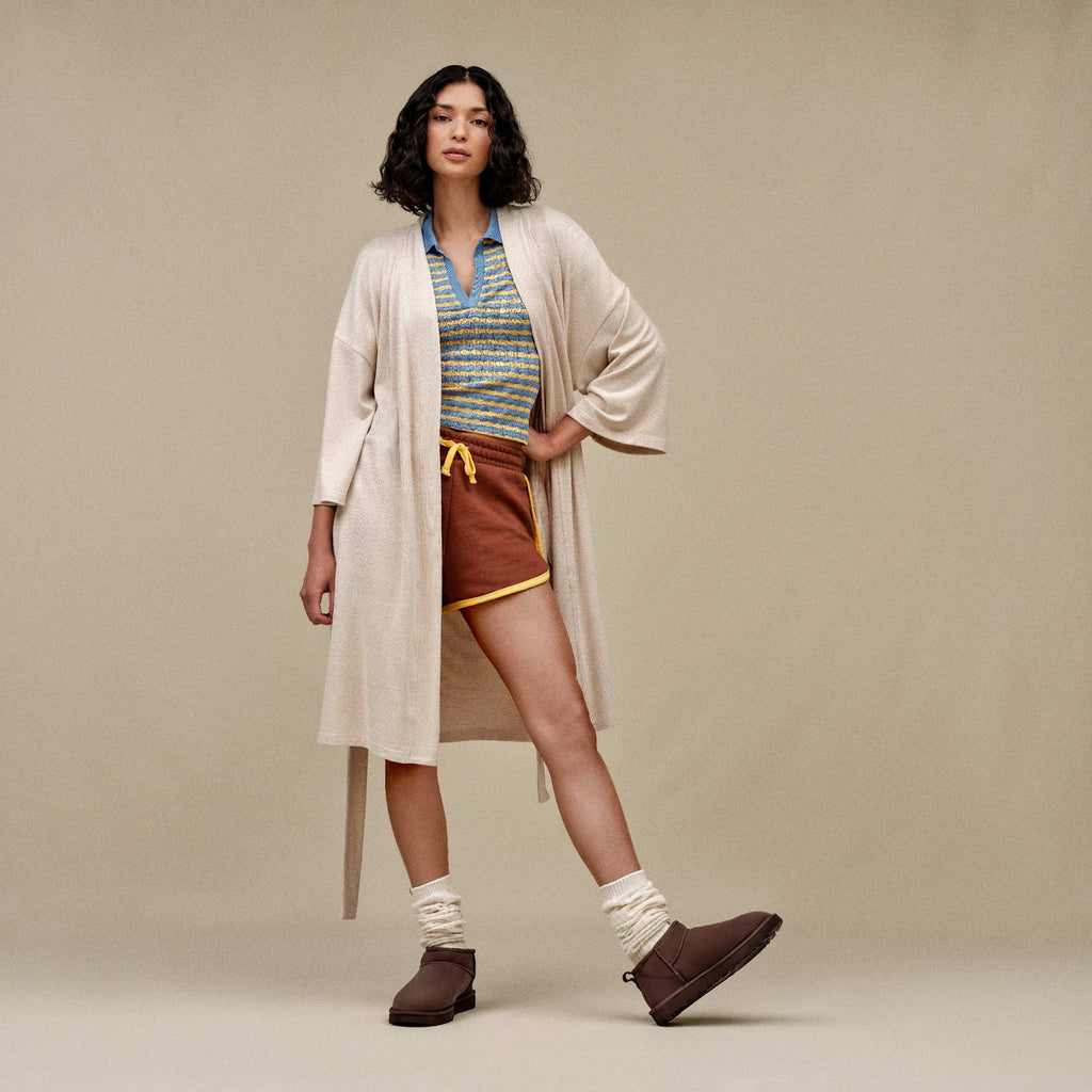 Stivaletto basso UGG Classic Ultra Mini in pelle scamosciata, colore Burnt Cedar, immagine 6 di 6