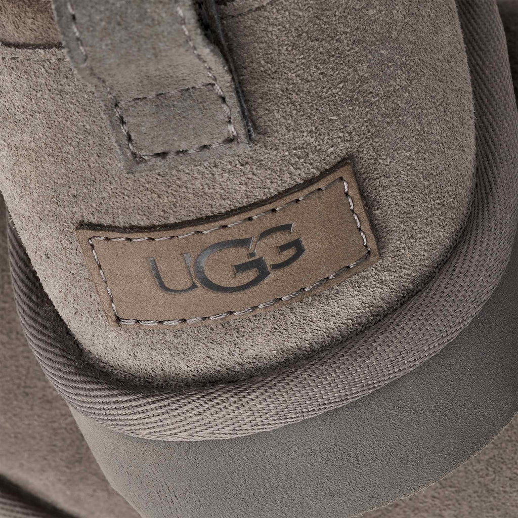 Stivaletto basso UGG Classic Ultra Mini in pelle scamosciata, colore Grey, immagine 5 di 7