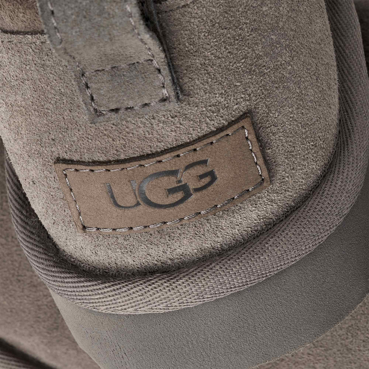 Stivaletto basso UGG Classic Ultra Mini in pelle scamosciata, colore Grey, immagine 5 di 7