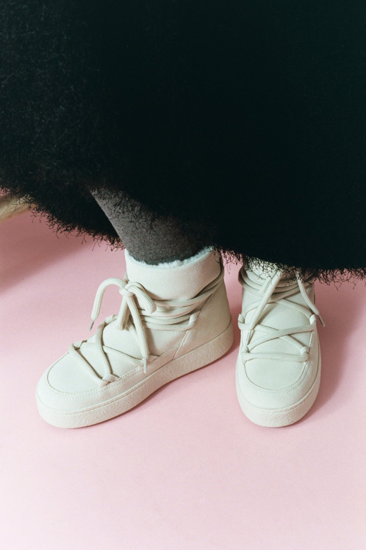 Stivale in scamosciato Moon Boot Ltrack Sofia, colore Ghiaccio (panna), immagine 5 di 5