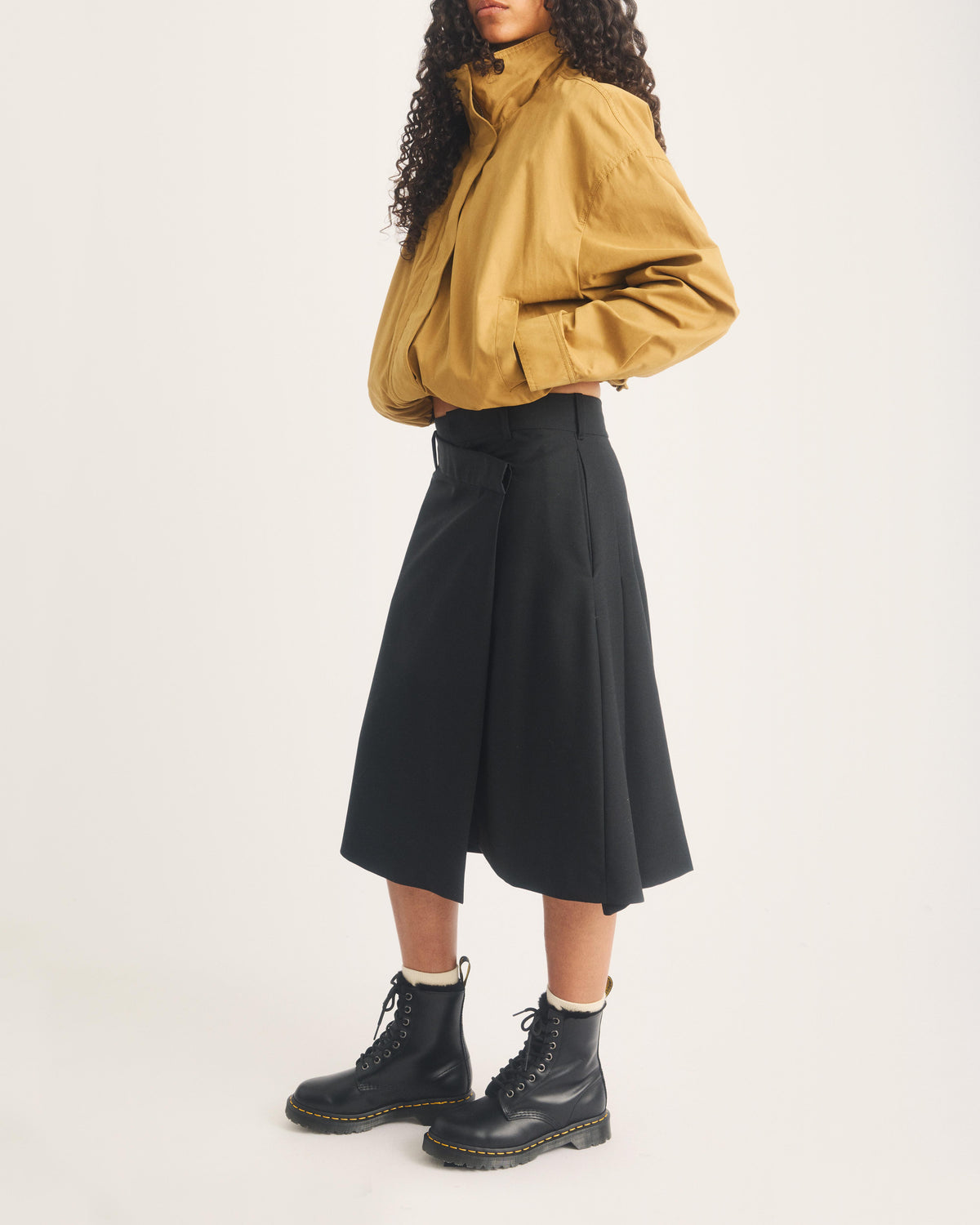 Anfibio Dr. Martens 1460 Serena in pelle con fodera sintetica, colore Nero, immagine 2 di 8