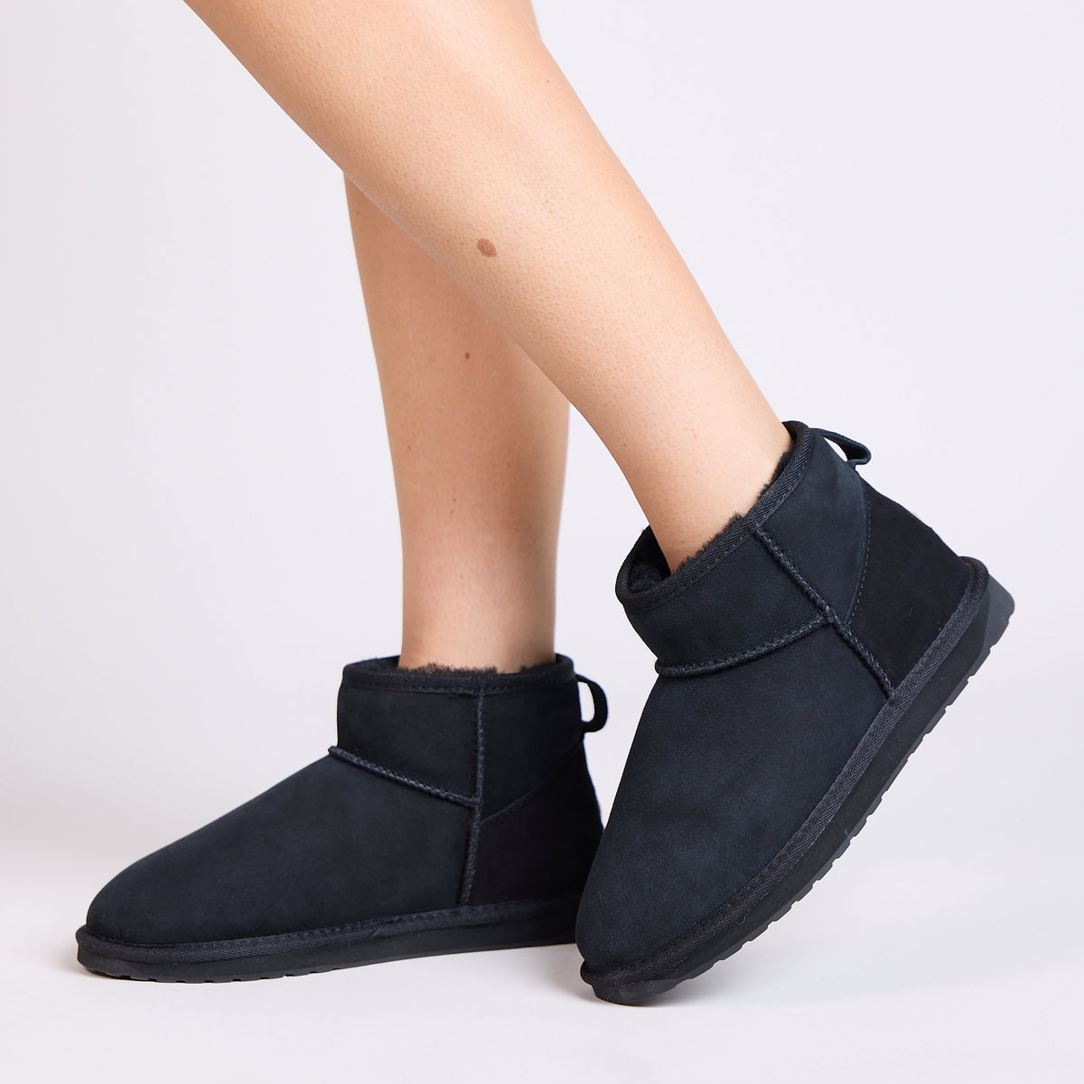 Stivaletto EMU Australia Stinger Micro in montone australiano, colore Nero, immagine 2 di 8