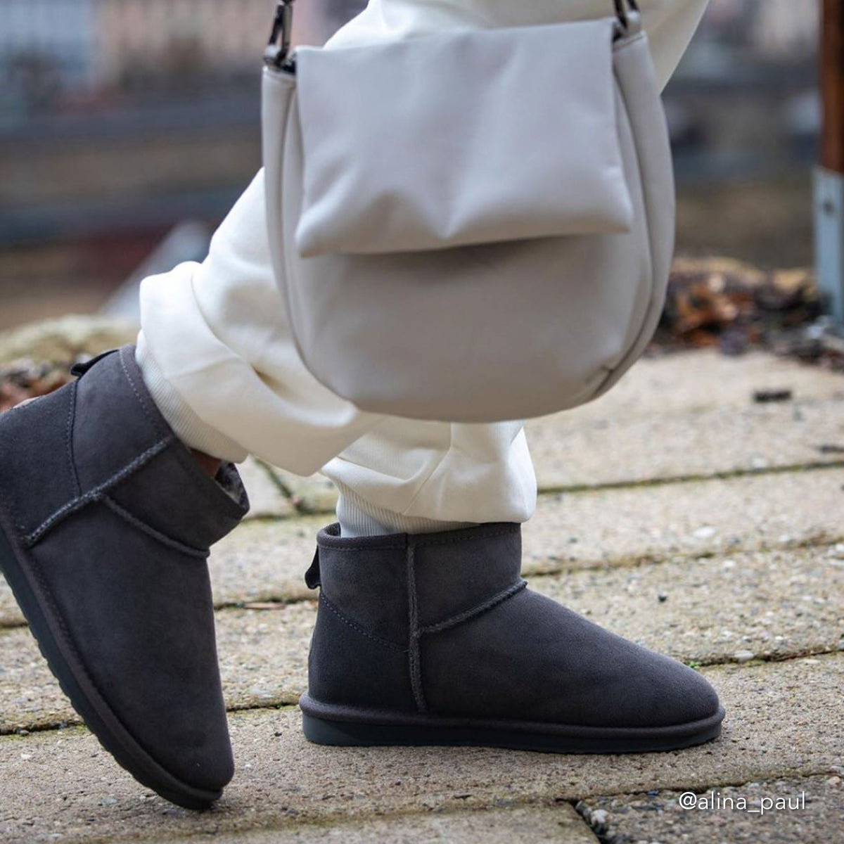Stivaletto EMU Australia Stinger Micro in montone australiano, colore Carbone, immagine 2 di 7