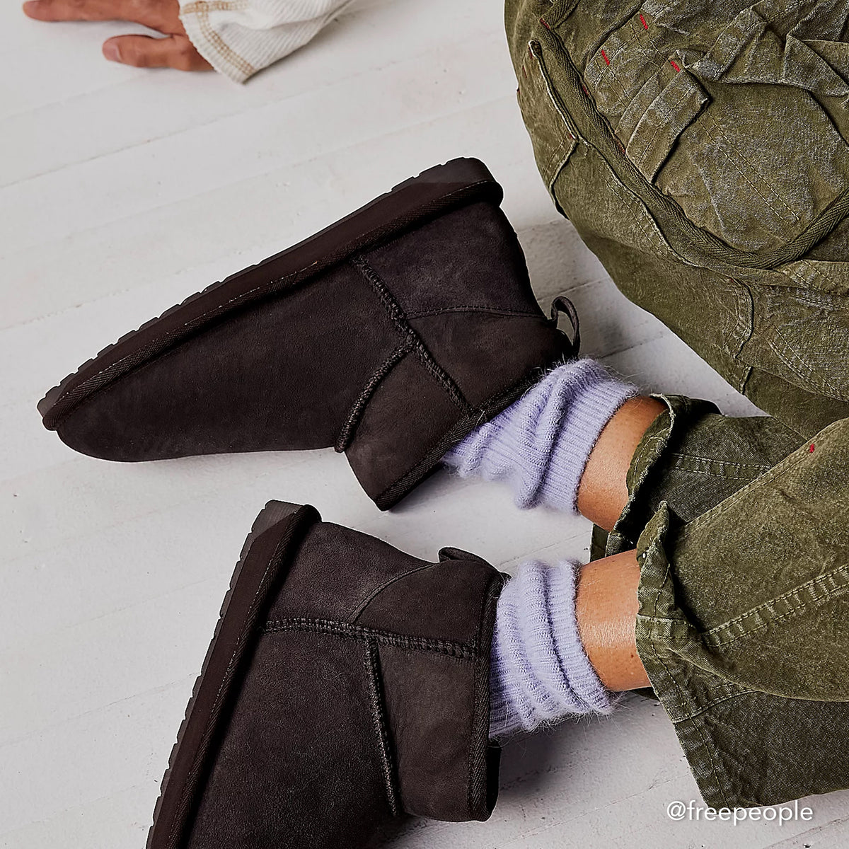Stivaletto EMU Australia Stinger Micro in montone australiano, colore Cioccolato, immagine 2 di 8