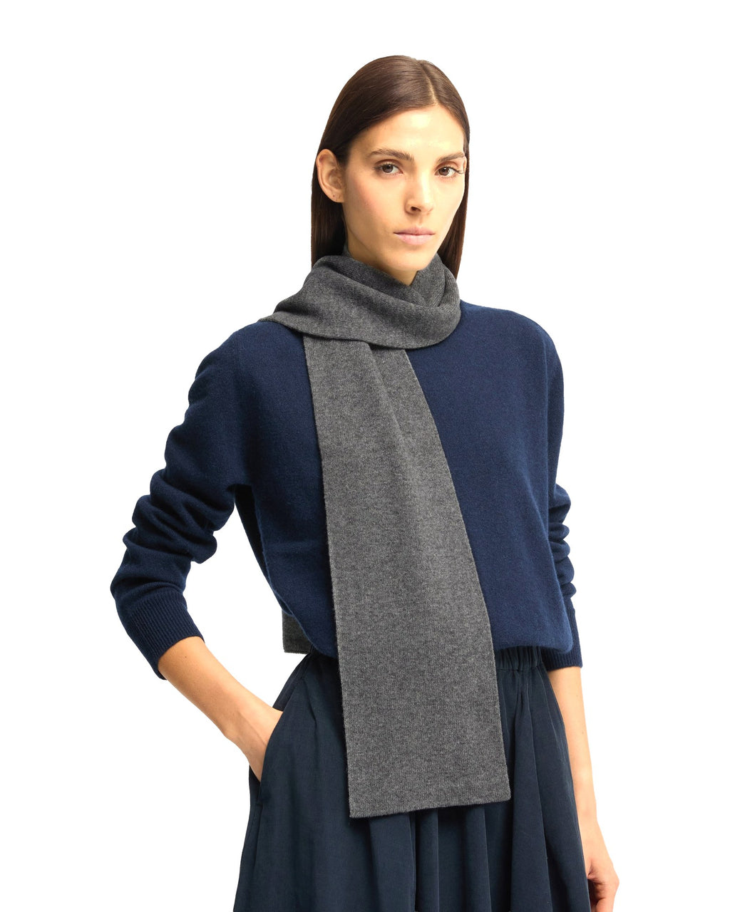 Aspesi sciarpa in lana, yak e cashmere, colore grigio, immagine 3 di 4