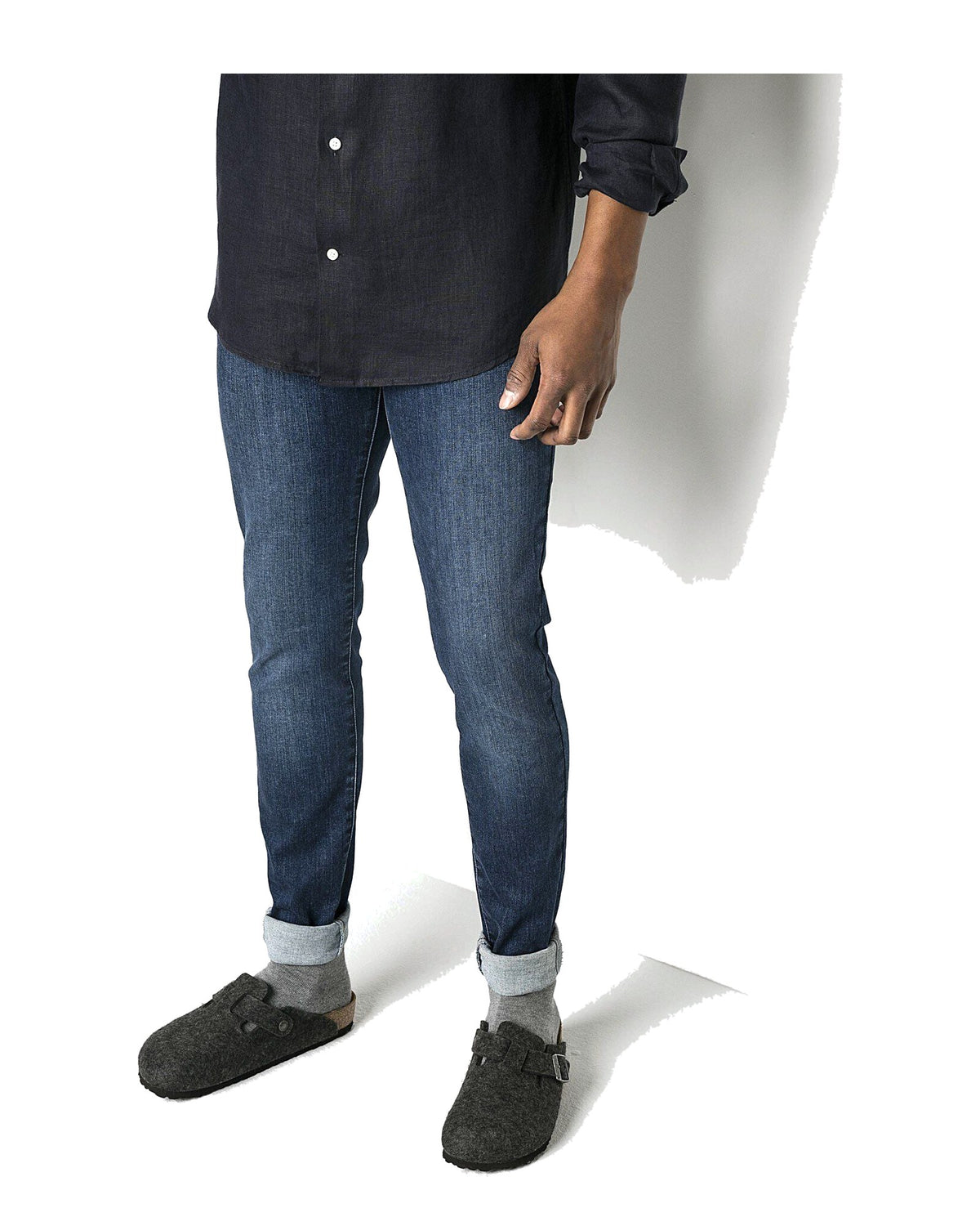 Zoccolo in feltro di lana Birkenstock Boston Wool, colore Antracite, foto look 2