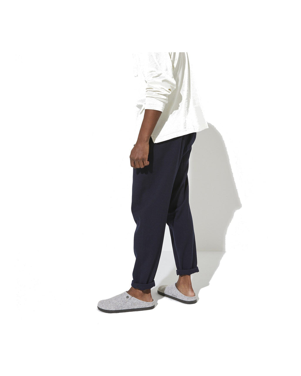 Pantofola in feltro di lana Birkenstock Zermatt Shearling Felt, colore Grigio chiaro, foto look 2