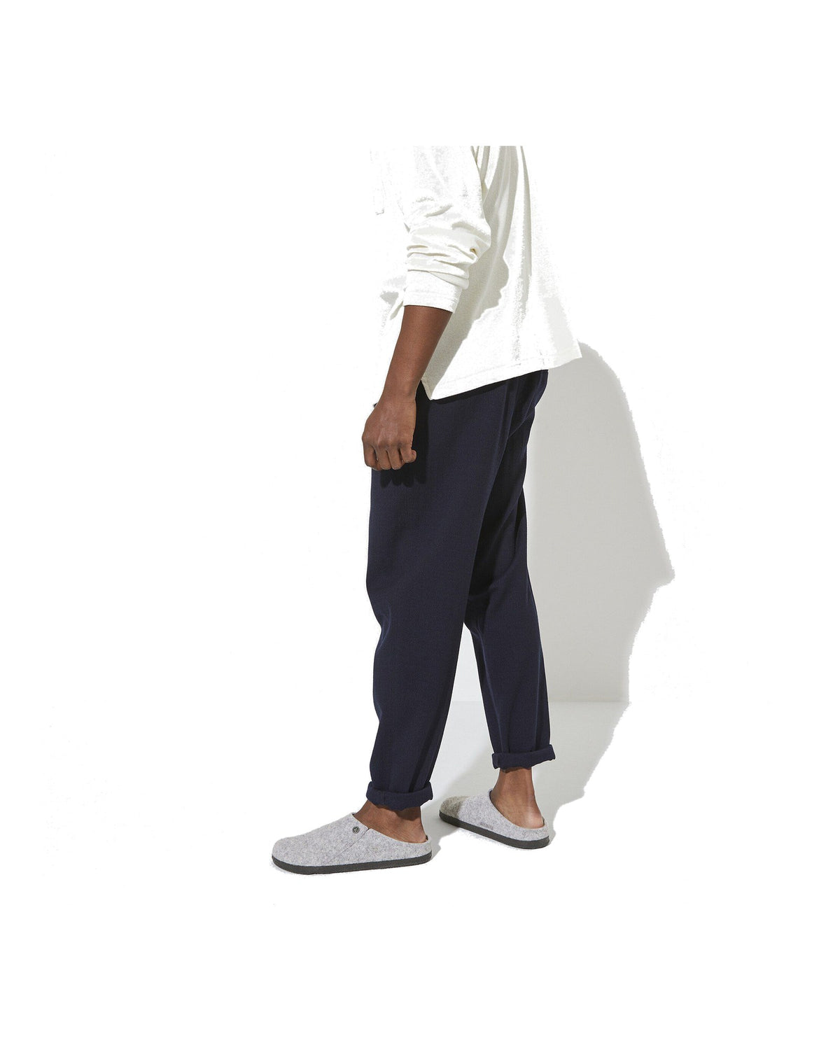 Pantofola in feltro di lana Birkenstock Zermatt Shearling Felt, colore Grigio chiaro, foto look 2