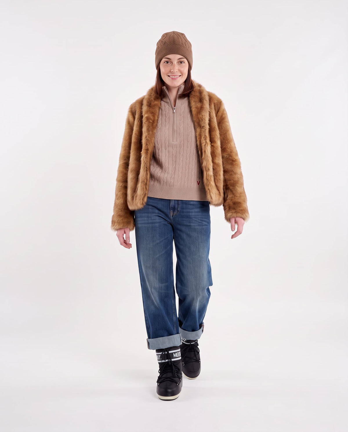 Outfit «Weekend in montagna» indossato da una donna, seconda immagine in movimento