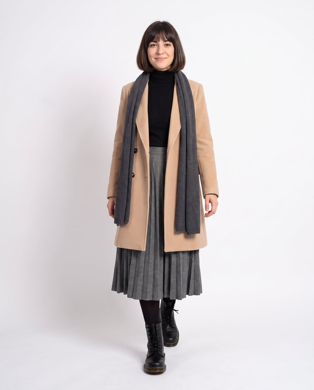 Outfit «Città sotto la pioggia» indossato da una donna, seconda immagine in movimento