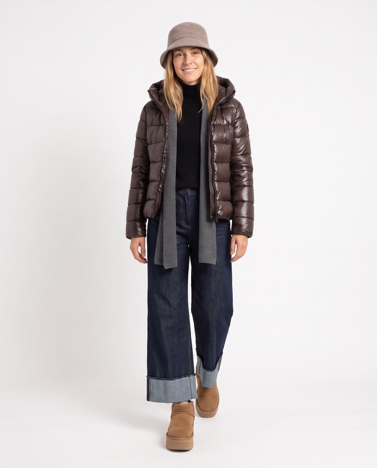Outfit «Aperitivo d'inverno» indossato da una donna, seconda immagine in movimento