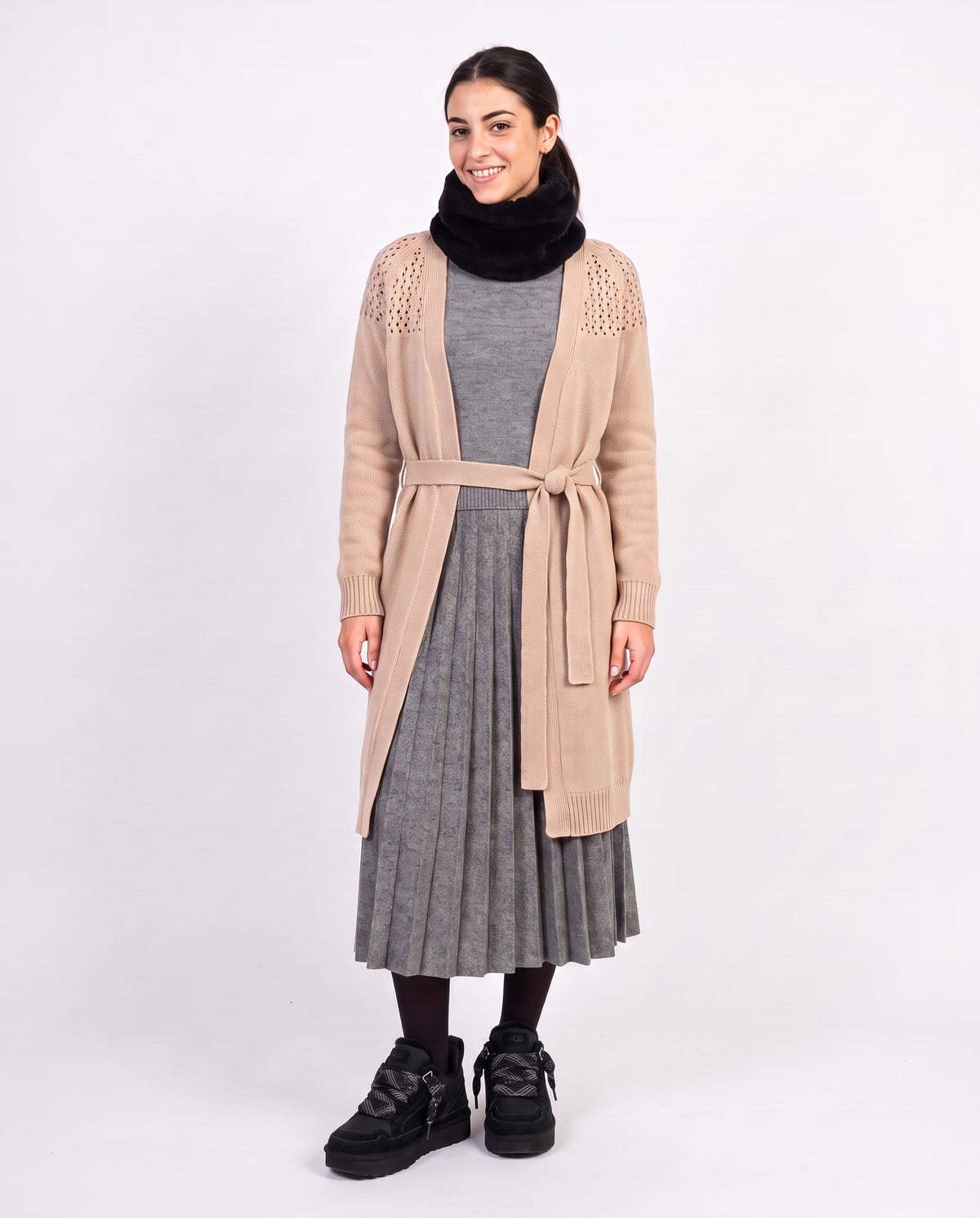 Outfit «Sneakers comfort, giornata fuori» indossato da una donna