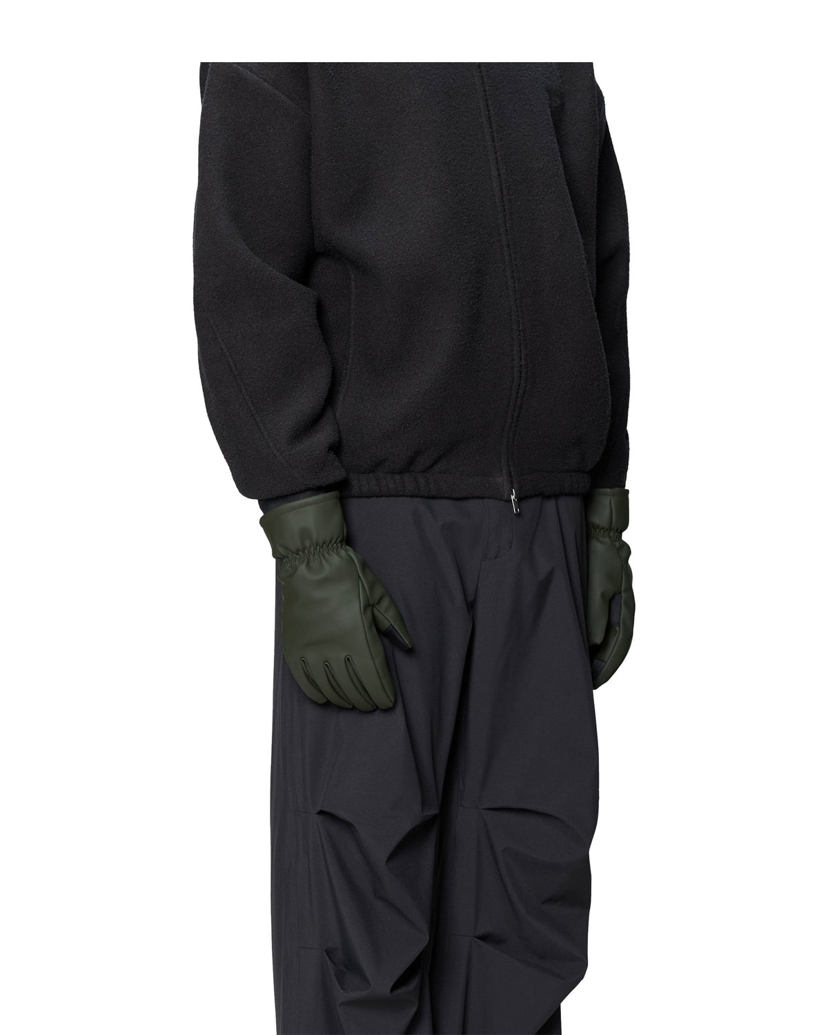 Rains Insulated Gloves, guanti imbottiti, colore verde, indossati da un modello