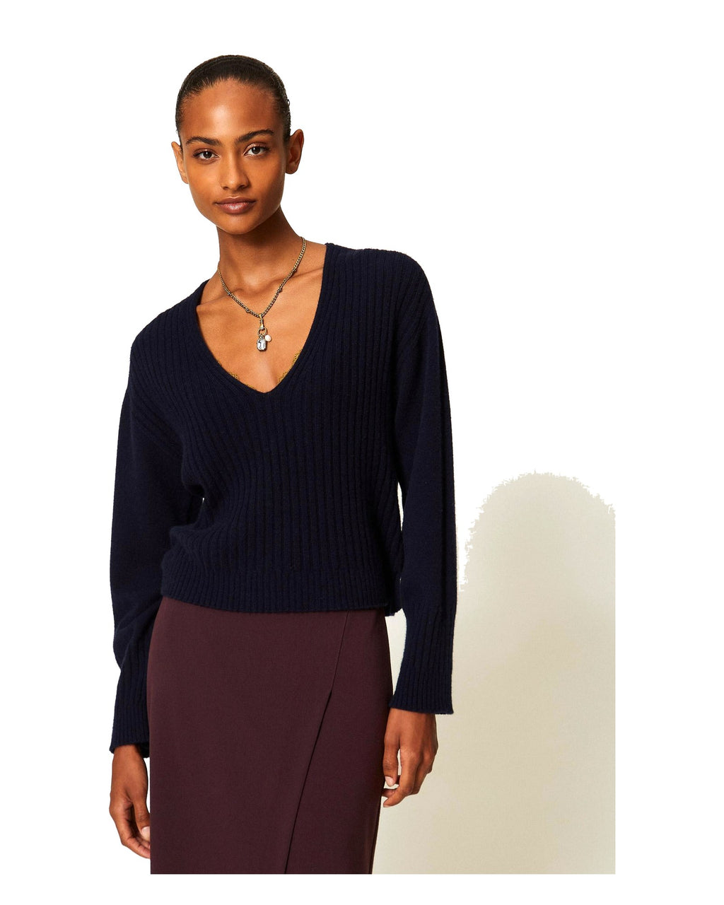 Twinset Milano maglia in cashmere a coste con scollo a V, colore Classic Blue, immagine 2 di 6