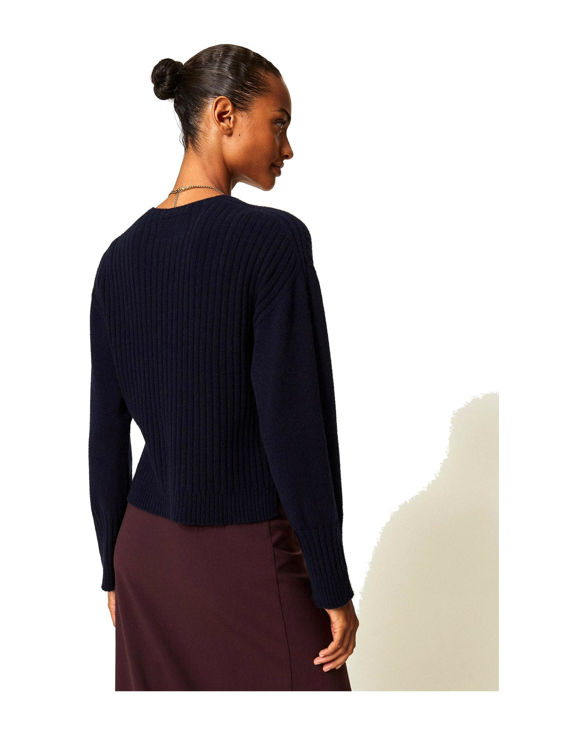 Twinset Milano maglia in cashmere a coste con scollo a V, colore Classic Blue, immagine 4 di 6